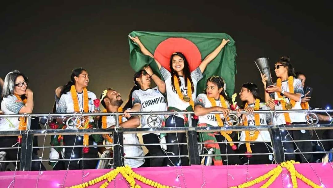 দেশে ফিরেই সংবর্ধনা পেল সাফ নারী ফুটসাল চ্যাম্পিয়নরা
