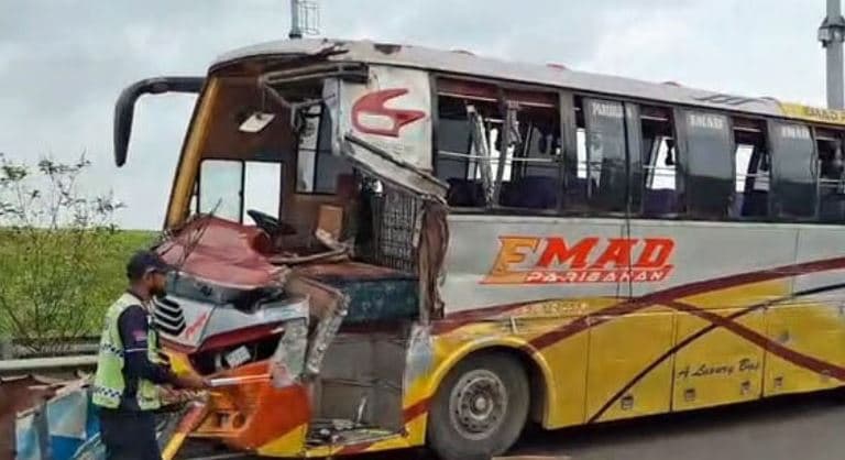 ঢাকা-মাওয়া এক্সপ্রেসওয়েতে বাস সংঘর্ষে হেলপার নিহত, আহত ৫