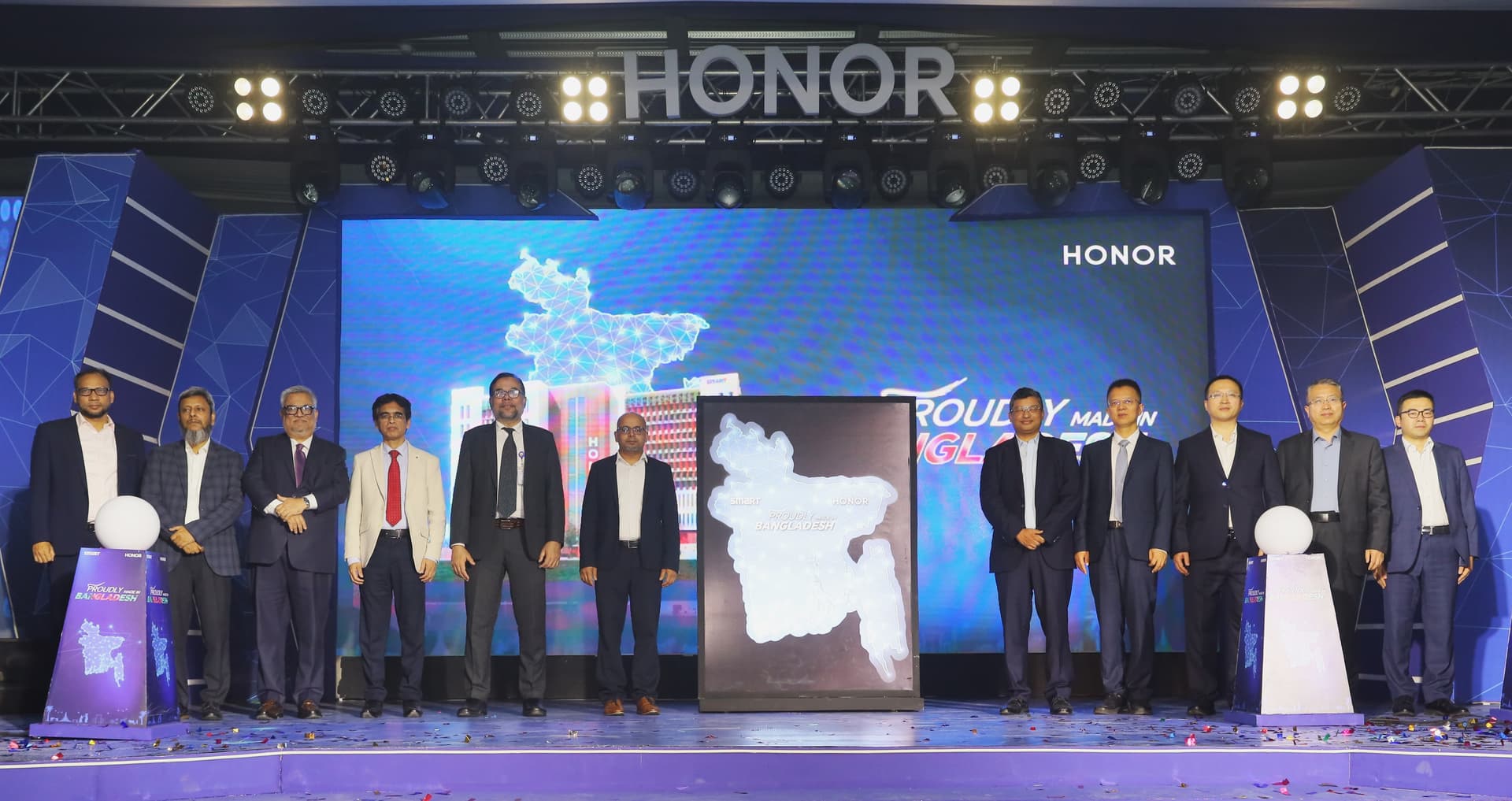 ‘মেড ইন বাংলাদেশ’ লেবেলে বাজারে আসছে অনারের স্মার্টফোন, কারখানার উদ্বোধন