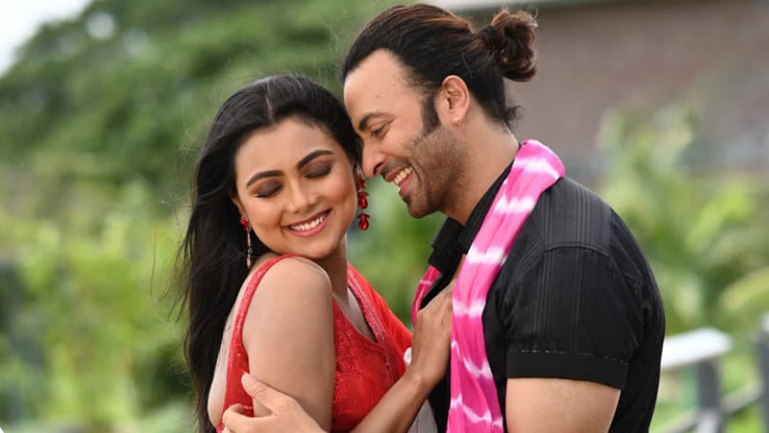 শাকিবের সঙ্গে সিনেমার অফার ভুয়া মনে হয়েছিল ইধিকার