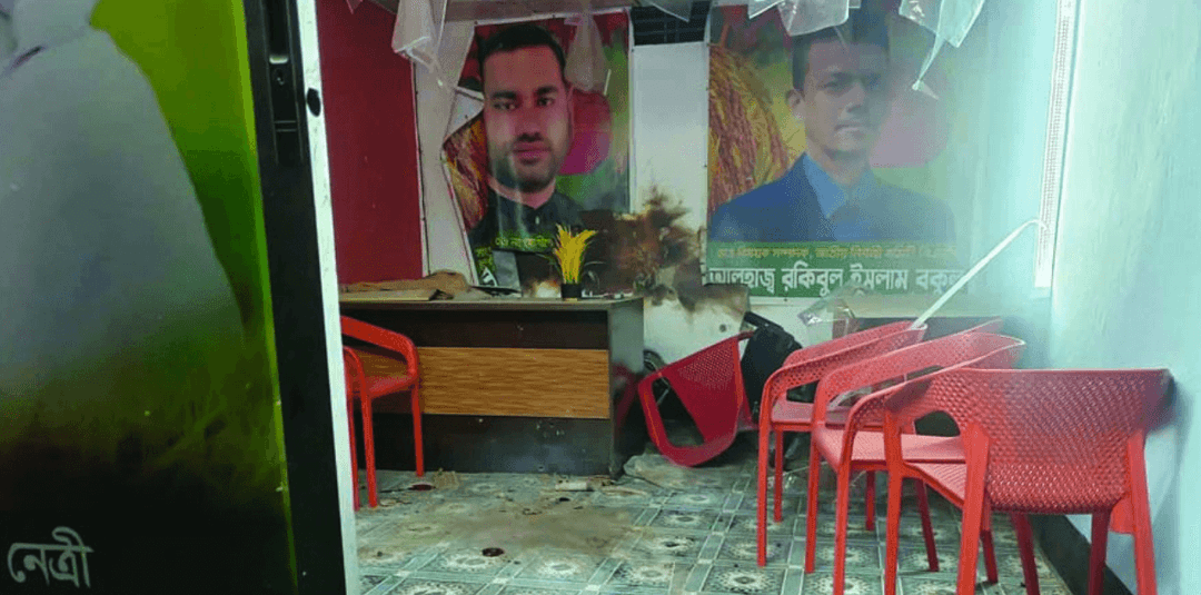 খুলনায় বিএনপি অফিসে দুর্বৃত্তদের হামলা, গুলিতে প্রাণ গেল এক কর্মীর