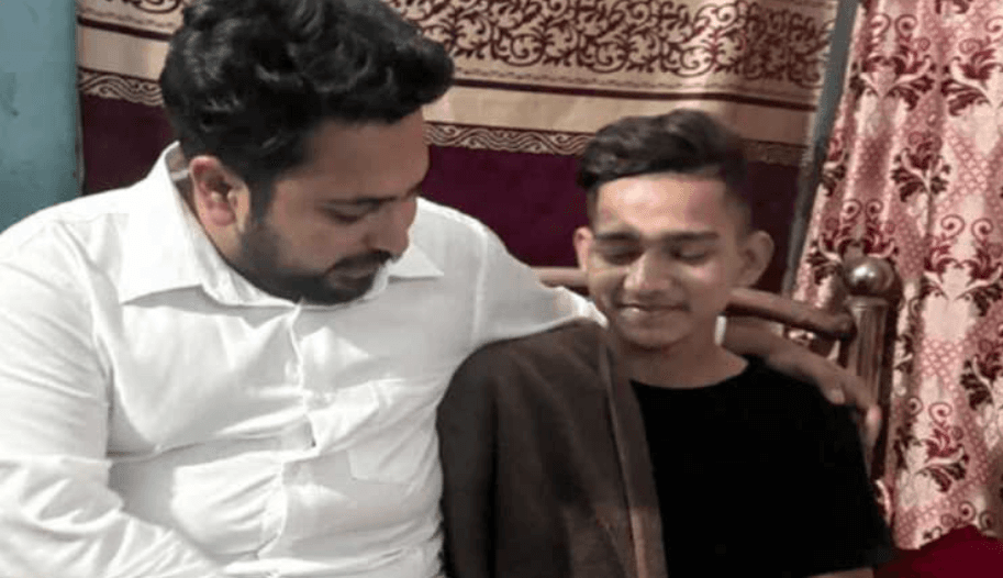 কৃত্রিম হাত খুলে পড়া আতিকের বাসায় গেলেন নাহিদ ইসলাম