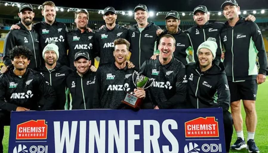 রুদ্ধশ্বাস জয়ে ইংল্যান্ডকে হোয়াইটওয়াশ করলো নিউজিল্যান্ড