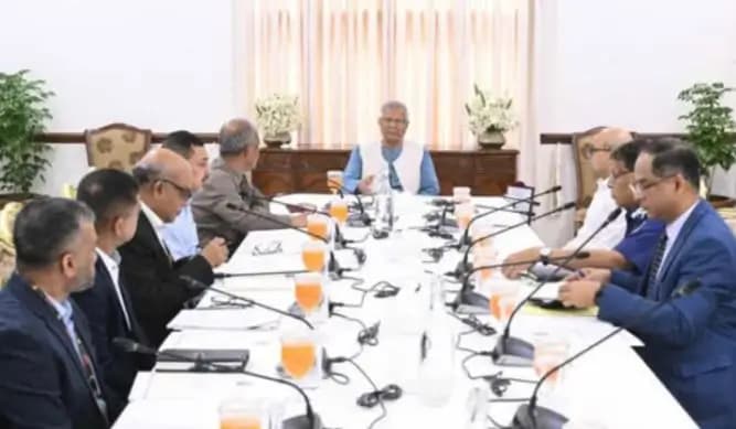 নির্বাচনে স্বচ্ছতা নিশ্চিতে দ্রুত বডি-অন-ক্যামেরা ক্রয়ের নির্দেশ প্রধান উপদেষ্টার