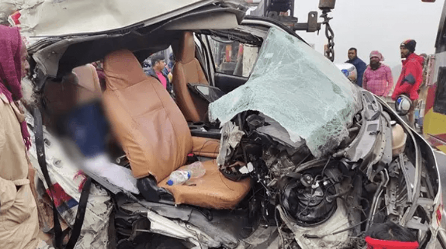 ফরিদপুরে ট্রাক-অ্যাম্বুলেন্স মুখোমুখি সংঘর্ষে নিহত ৩