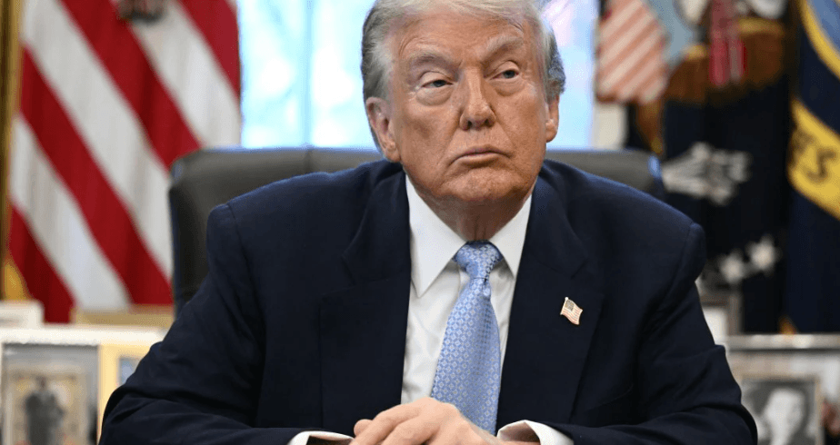 ট্রাম্পের নতুন নিষেধাজ্ঞা: ৭ দেশ ও ফিলিস্তিনি পাসপোর্টধারীদের জন্য যুক্তরাষ্ট্র বন্ধ