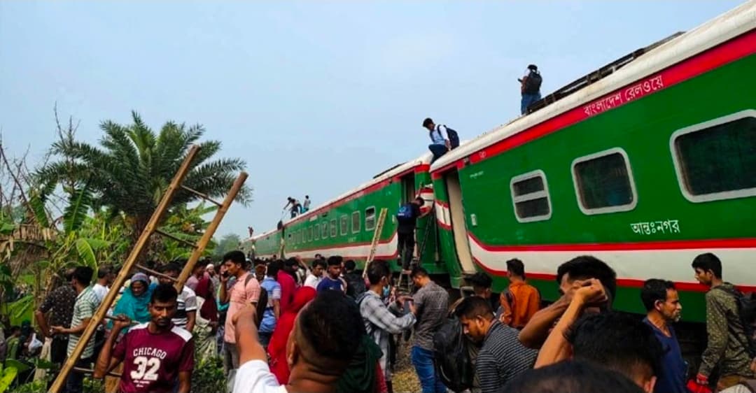 সান্তাহার ট্রেন দুর্ঘটনা: যাত্রীদের দ্রুত গন্তব্যে পৌঁছাতে প্রধানমন্ত্রীর নির্দেশ