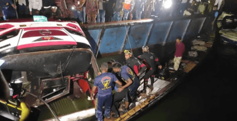 পদ্মায় বাসডুবি: আরও ৫ লাশ উদ্ধার, মৃত বেড়ে ২৩
