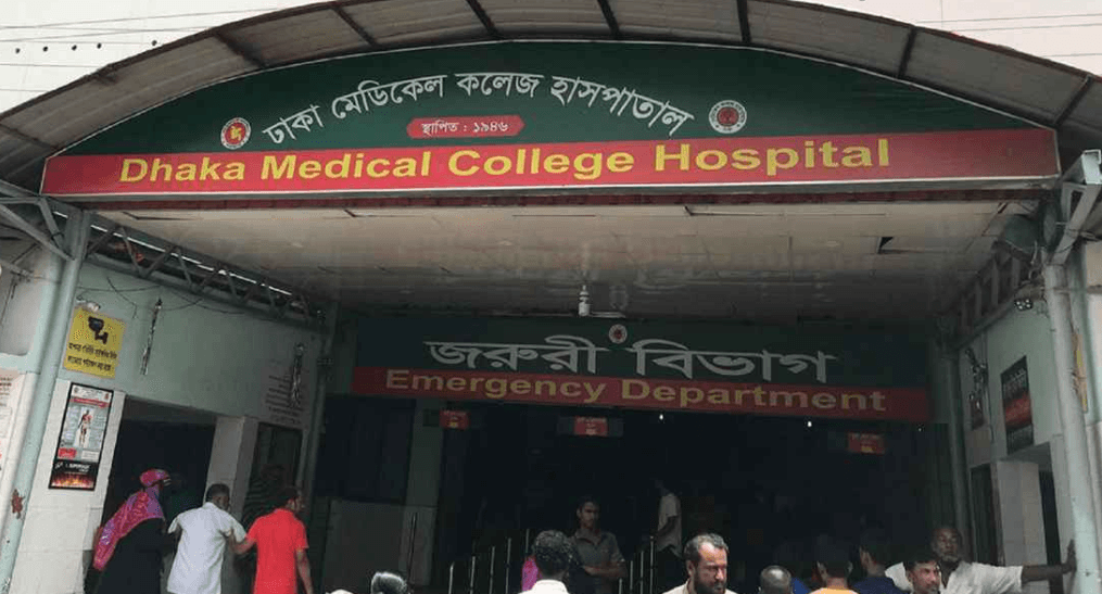 ছিনতাইয়ে বাধা দেওয়ায় স্কুলছাত্রকে কুপিয়ে জখম, হাসপাতালে ভর্তি