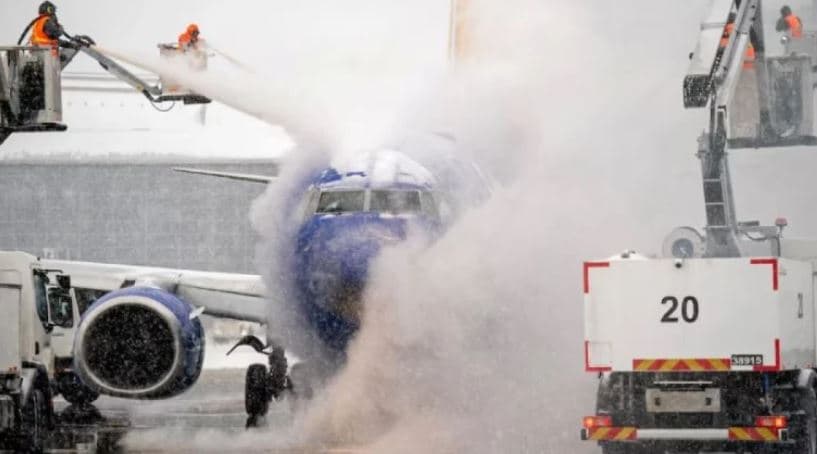 যুক্তরাষ্ট্রে শক্তিশালী তুষারঝড়: ৪ হাজারের বেশি ফ্লাইট বাতিল, বিদ্যুৎহীন লাখো মানুষ