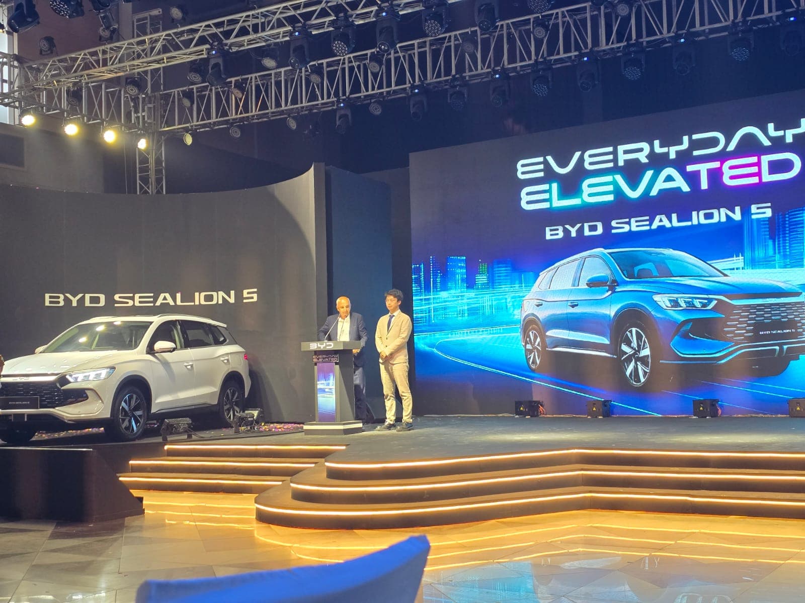 দেশে বিওয়াইডি সিলায়ন ৫ উন্মোচন, ক্রেতাদের হাতে তুলে দিল ২৫টি গাড়ি