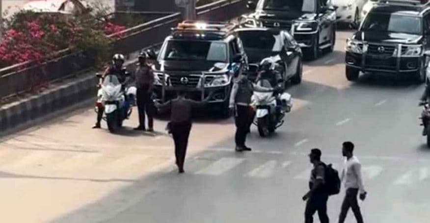 কারওয়ান বাজারে সিগন্যালে আটকে রাষ্ট্রপতির গাড়িবহর