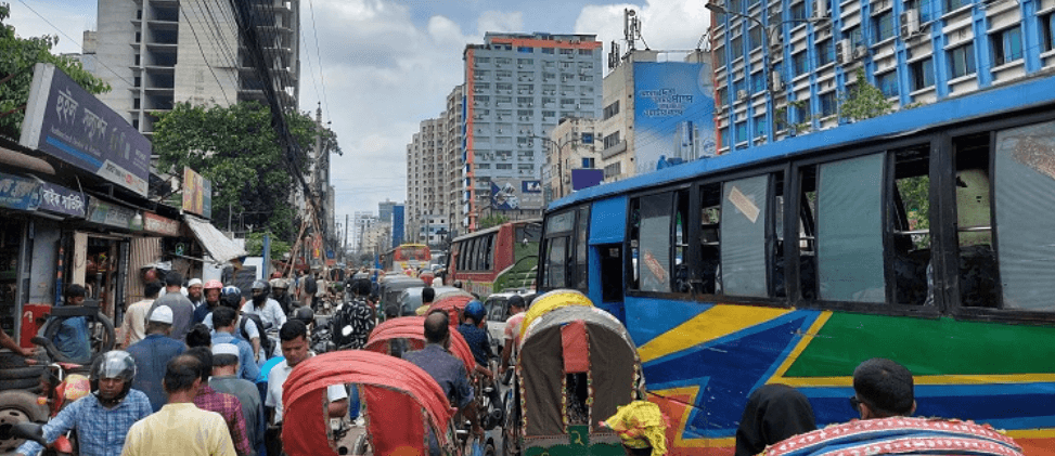 ঢাকার ফুটপাত দখলমুক্ত করতে আজ থেকে ডিএমপির অভিযান