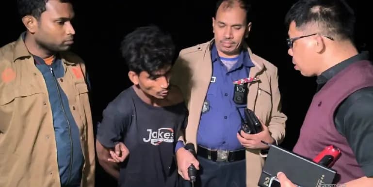 ‘পরকীয়া’ সন্দেহে ঘরে ঢুকেই স্ত্রীকে কোপ, ফেনীতে হামলায় দুই নারী গুরুতর আহত