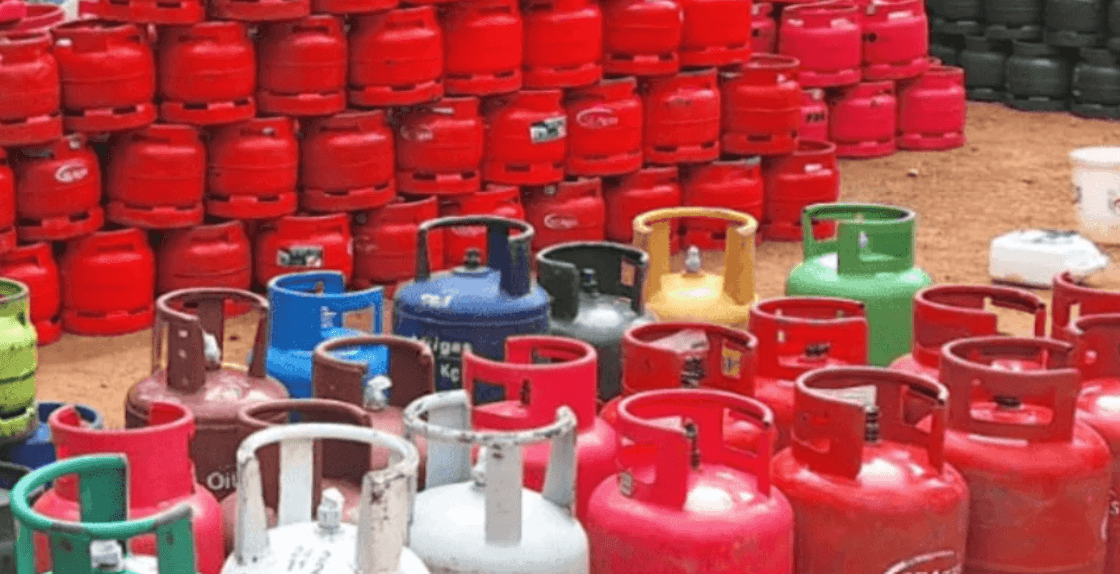 ১৩০০ টাকার এলপি গ্যাস ভৈরবে ২ হাজারেও মিলছে না, চরম ভোগান্তিতে গ্রাহকরা