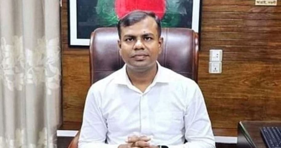 চাচাকে বাবা সাজিয়ে মুক্তিযোদ্ধা কোটায় চাকরি: কামাল হোসেন বরখাস্ত