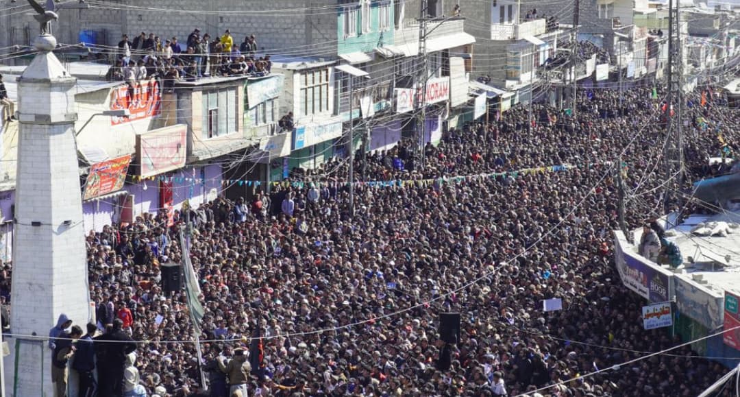 খামেনি হত্যা: করাচিতে মার্কিন দূতাবাসের কাছে বিক্ষোভ, সংঘর্ষে নিহত ৯