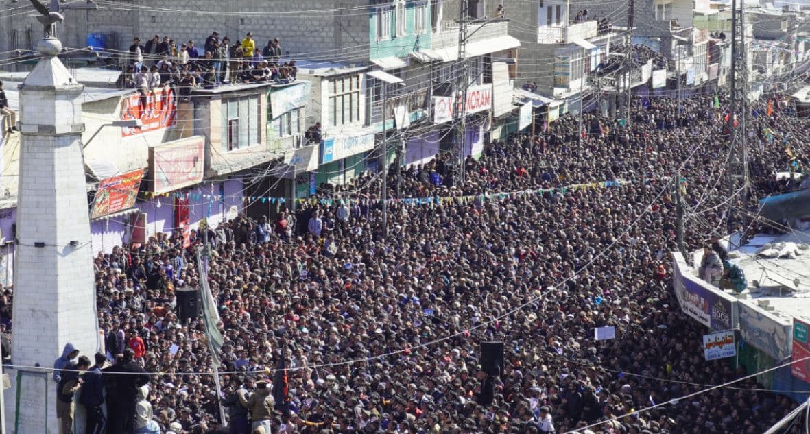 খামেনি হত্যা: করাচিতে মার্কিন দূতাবাসের কাছে বিক্ষোভ, সংঘর্ষে নিহত ৯