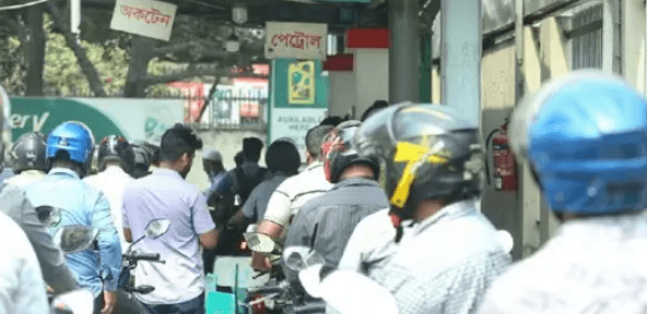 জ্বালানি সংকটে বন্ধের আশঙ্কায় সারাদেশের পেট্রোল পাম্প