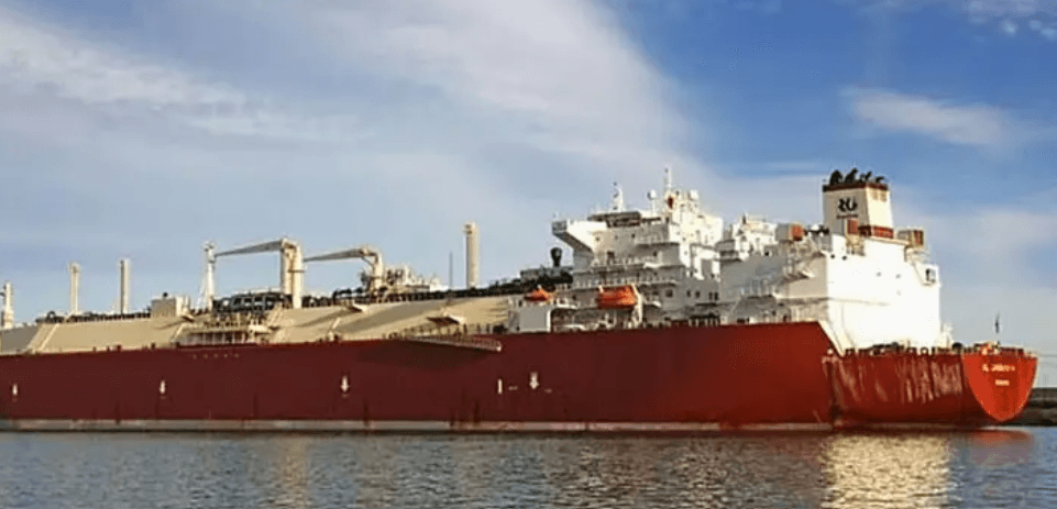 চট্টগ্রাম বন্দরে ভিড়েছে গ্যাস ও তেলবাহী ৮ জাহাজ