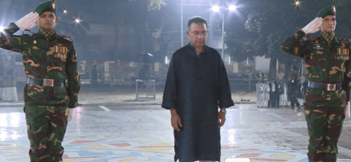 একুশের প্রথম প্রহরে শহীদ মিনারে প্রধানমন্ত্রীর শ্রদ্ধা নিবেদন