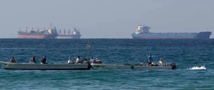 হরমুজ প্রণালিতে ফের জাহাজ চলাচল বন্ধ/ ফাইল ছবি: এপি-ইউএনবি
