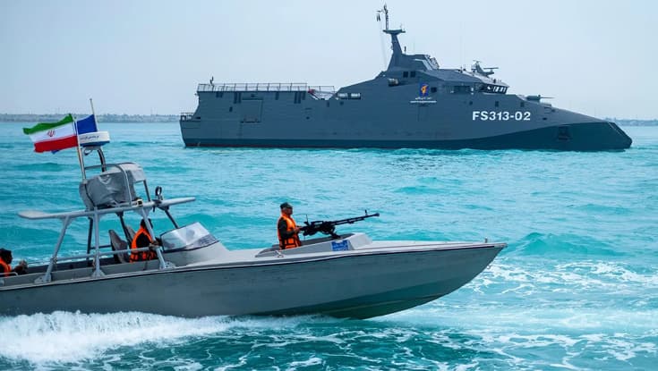 হরমুজ প্রণালি পার হওয়ার চেষ্টা করলেই হামলা হবে: আইআরজিসি