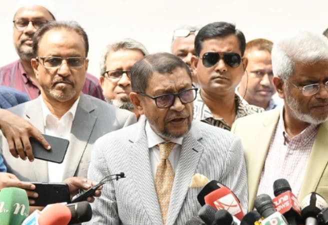 হাসপাতালের সরঞ্জাম লুটে জড়িতদের ছাড় নয়: স্বাস্থ্যমন্ত্রীর হুঁশিয়ারি