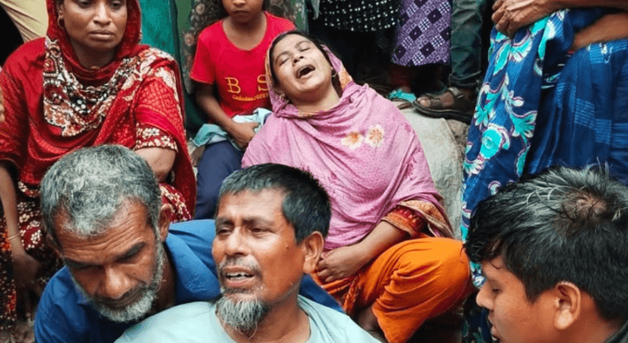 নওগাঁয় একই পরিবারের চারজনকে গলাকেটে হত্যা