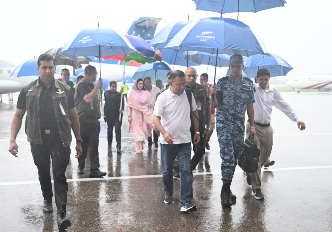 বৃষ্টি উপেক্ষা করে শাহজালাল মাজার জিয়ারতে তারেক রহমান