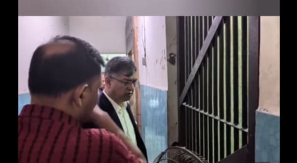 দেশের সব থানাকে দালালমুক্ত করার নির্দেশ স্বরাষ্ট্রমন্ত্রীর