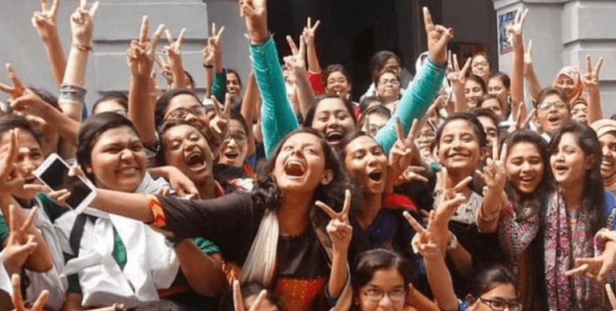 এসএসসি ও সমমানে পাস ১১ লাখ ৩৮ হাজার ৮৭৭ শিক্ষার্থী