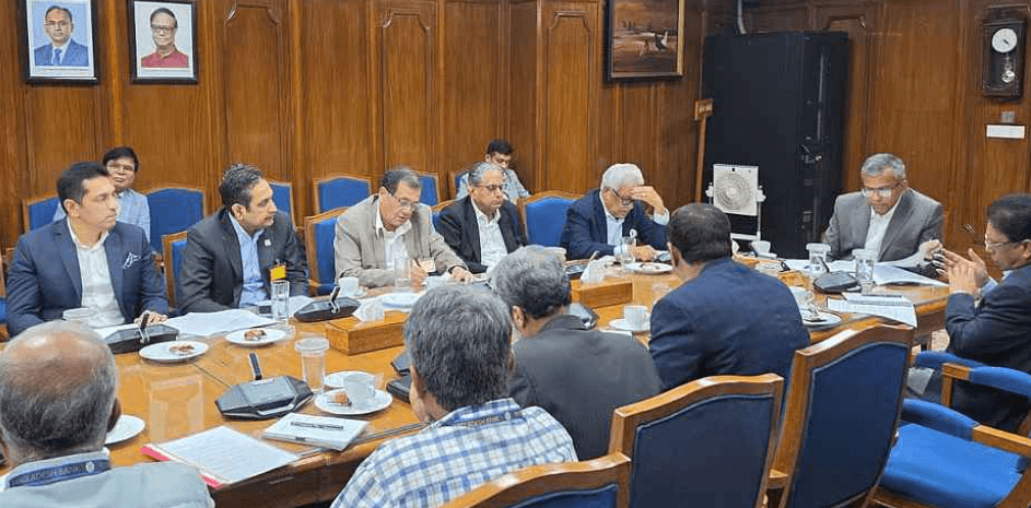 পাঁচ ব্যাংক একীভূতকরণের সিদ্ধান্ত পরিবর্তনের সুযোগ নেই: গভর্নর