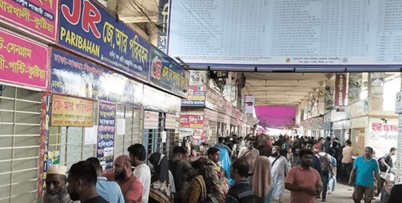 ঈদযাত্রা শুরু, গাবতলীতে ঘরমুখো মানুষের চাপ