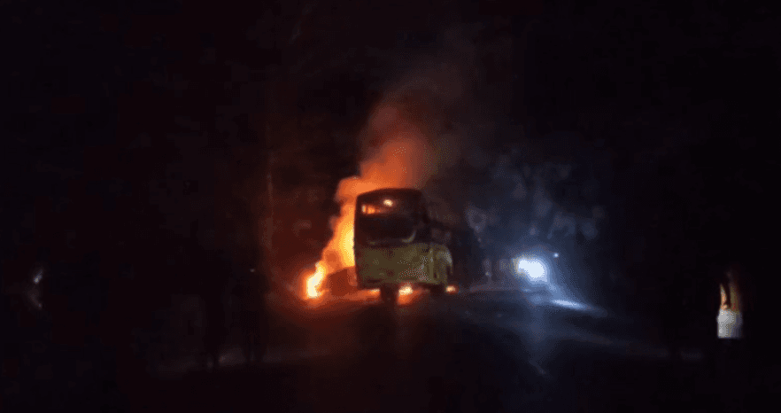 ফরিদপুরে বাসচাপায় ৫ নিহত, বিক্ষুব্ধ জনতার আগুনে পুড়ল ৬ যানবাহন