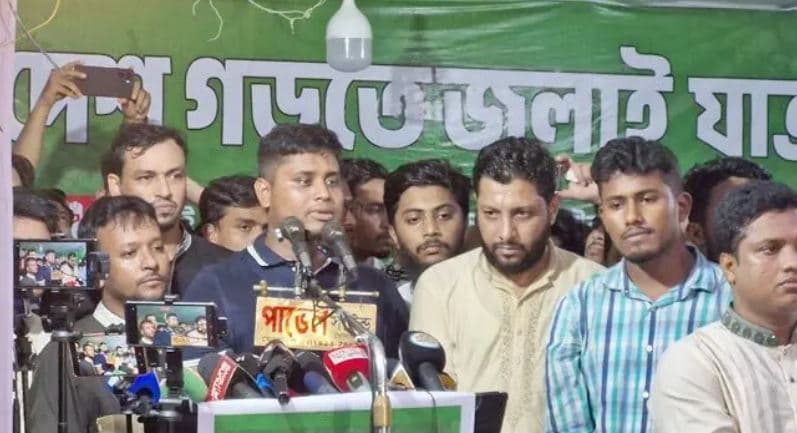 চাঁদাবাজ-দুর্নীতিবাজদের শুধু হাতবদল হয়েছে, পরিবর্তন আসেনি: হাসনাত আব্দুল্লাহ