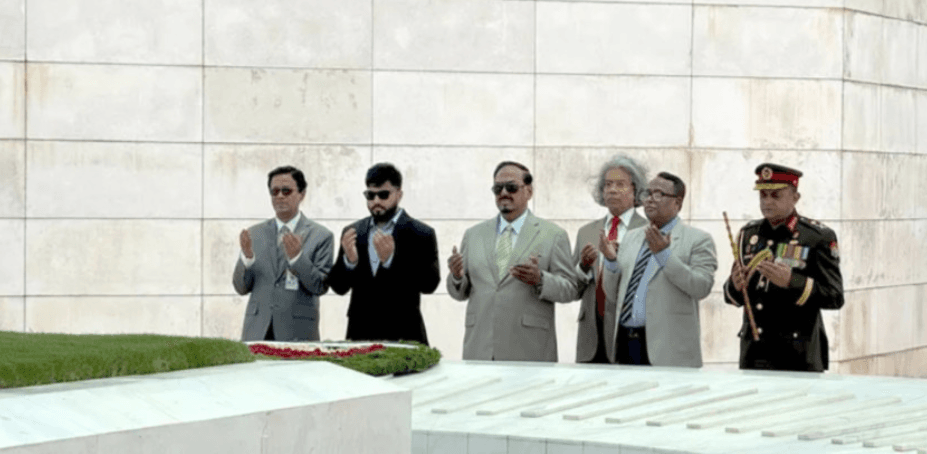 শহীদ রাষ্ট্রপতি জিয়াউর রহমান ও খালেদা জিয়ার সমাধিতে ভারপ্রাপ্ত রাষ্ট্রপতির শ্রদ্ধা