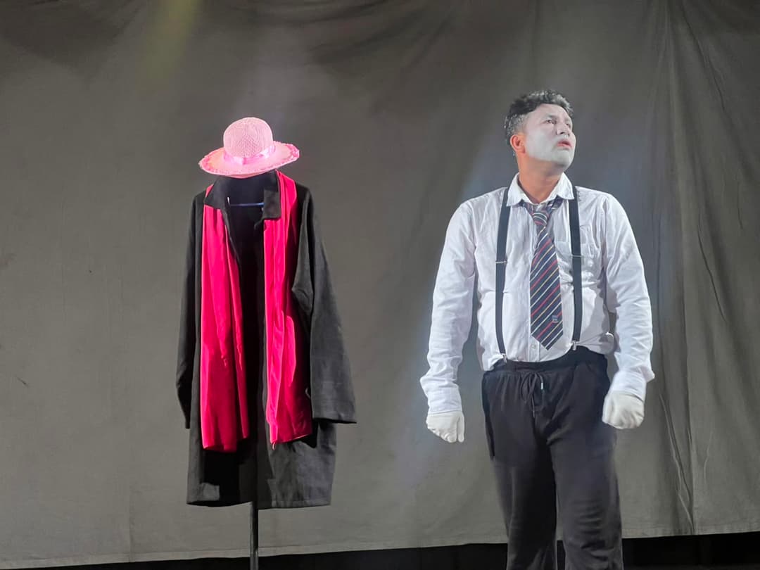 ‘City Mime: Why So Serious?’ মূকাভিনয় প্রদর্শনীতে দর্শকদের চিন্তার নতুন খোরাক