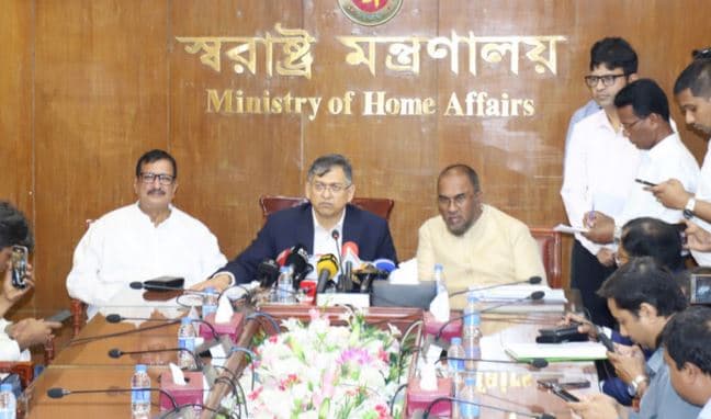 পুলিশে শৃঙ্খলা ফেরায় ধাপে ধাপে সেনাবাহিনী প্রত্যাহার: স্বরাষ্ট্রমন্ত্রী