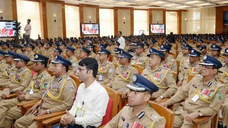 আলাদা পে-স্কেল চায় পুলিশ, আছে আরও একগুচ্ছ দাবি