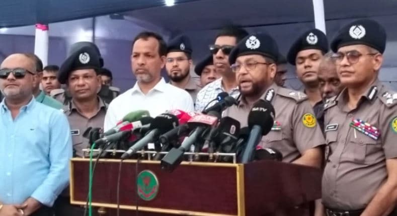 ঈদযাত্রায় অতিরিক্ত ভাড়া নিলেই ব্যবস্থা: ডিএমপি কমিশনার