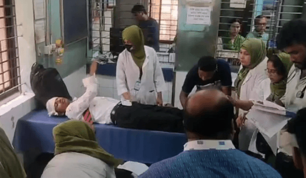 সেনাসদস্যবাহী বাসের সঙ্গে যাত্রীবাহী বাসের সংঘর্ষে নিহত ১, আহত ৫০