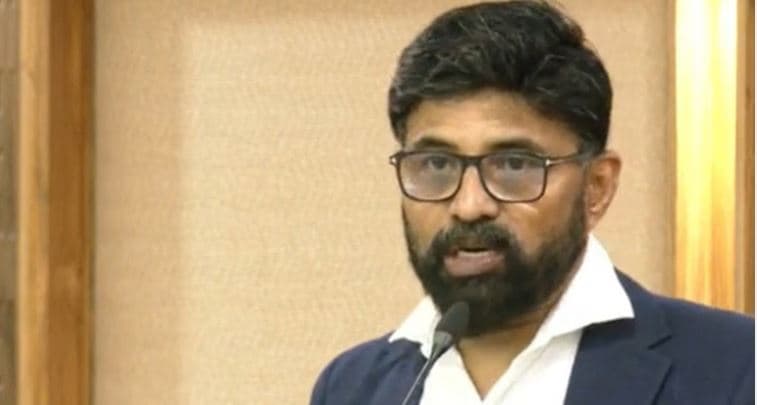 পর্যায়ক্রমে ৩১ দফা ও জুলাই সনদ বাস্তবায়ন করছে সরকার: প্রেস সচিব