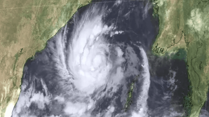সাগরে ঘূর্ণিঝড় ‘অর্ণব’, চার সমুদ্রবন্দরে ২ নম্বর সংকেত