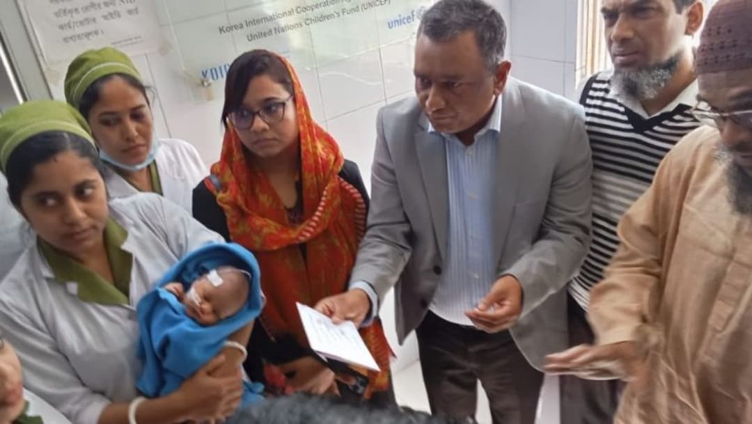 হাসপাতালে পরিত্যক্ত নবজাতকের পাশে তারেক রহমান