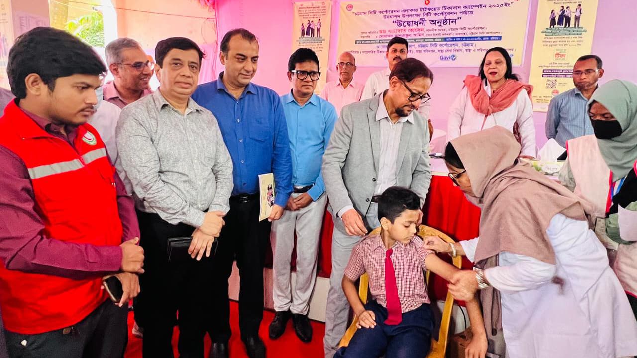 চট্টগ্রামে টাইফয়েড টিকাদান ক্যাম্পেইনের উদ্বোধন