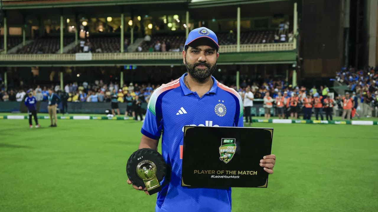 রেকর্ড গড়ে প্রথমবার ওয়ানডেতে বিশ্বসেরা ব্যাটার রোহিত