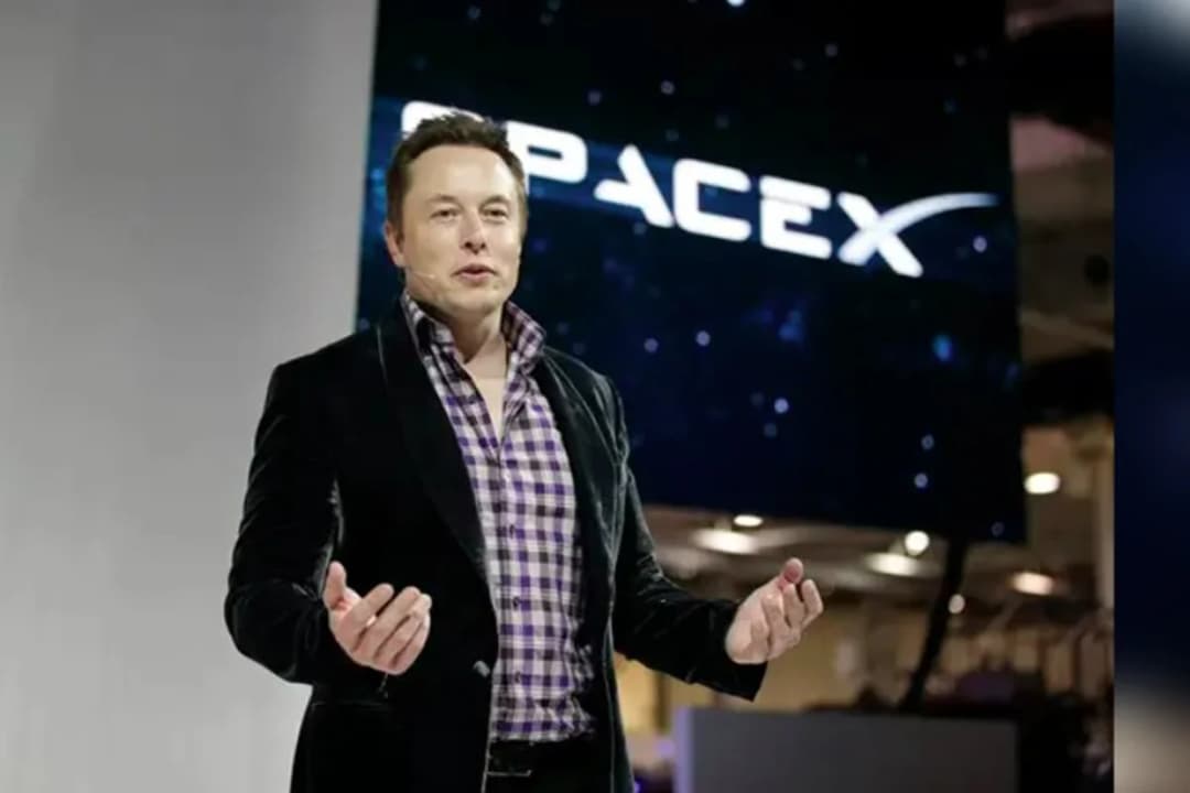 চাঁদে ১০ বছরের মধ্যে শহর গড়তে চান ইলন মাস্ক