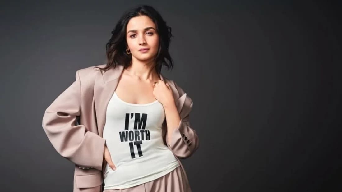 প্রশংসা করে কটাক্ষের শিকার আলিয়া