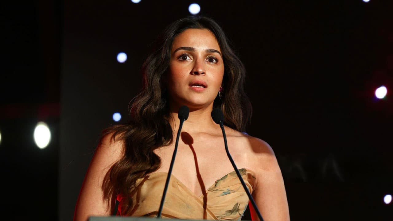 সোশ্যাল মিডিয়া ছাড়ার কথা ভাবছেন আলিয়া ভাট